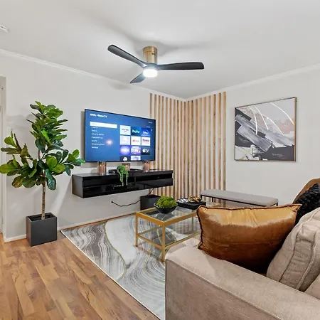 Luxe And Modern Dallas Condo 2 Mi To Highland Park!